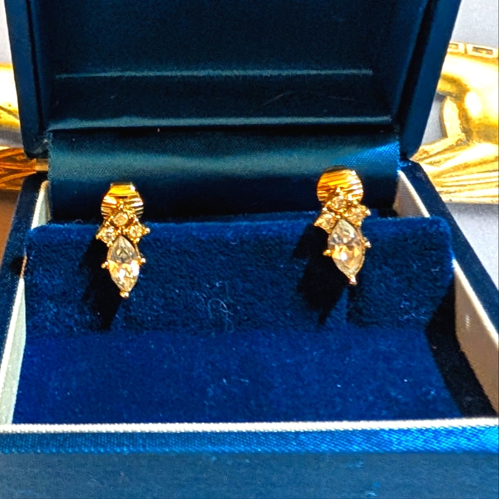 DIOR Vintage Gold Plated Crystal Earrings ✨ - Picture 7 of 7